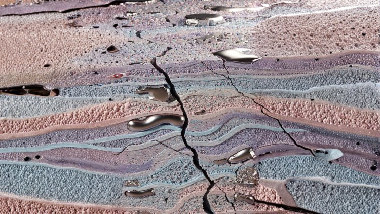 Simulating Multi-Material Molds: Challenges in Thermal Compatibility and Interface Behavior